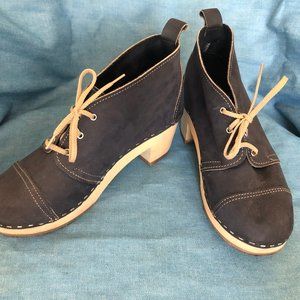 Sandgren's Navy Bootie Clog